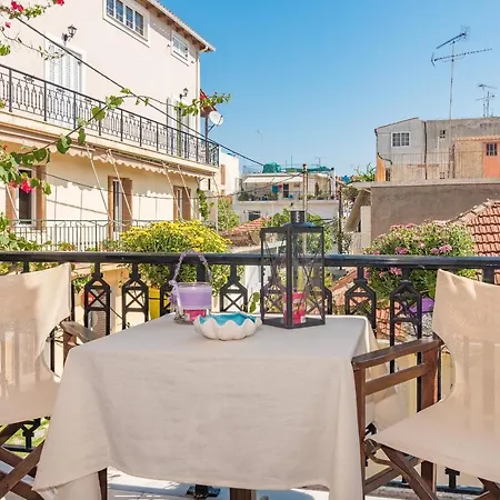 Athina's Maisonette شقة *